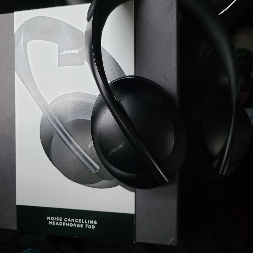 Bose Noise Cancelling Headphones 700
